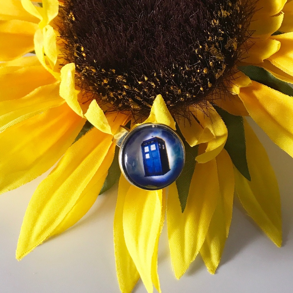 ☎️ Doctor Who // TARDIS Adjustable Ring